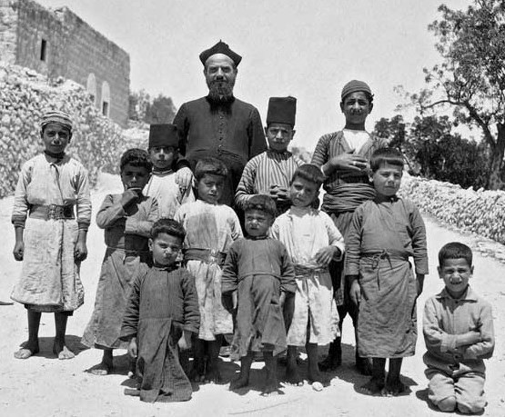 Exposition « Essor des écoles en Terre Sainte »