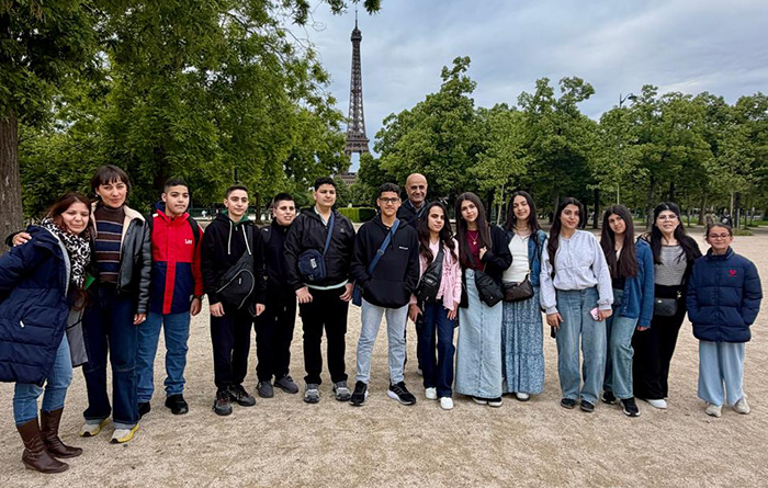 Les voyages se poursuivent